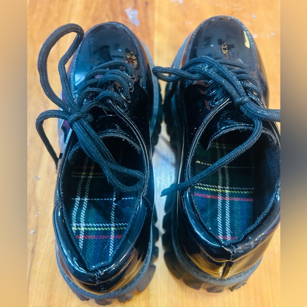 Patent Leather Laced Shoes Sz 5.5 - Picture 6 of 7